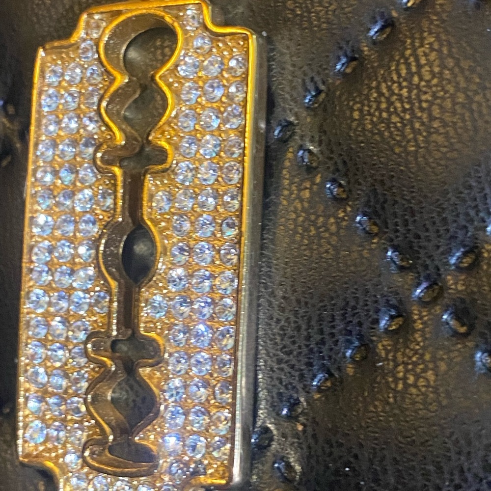 Gold Razor blade necklaces - Picture 2 of 4